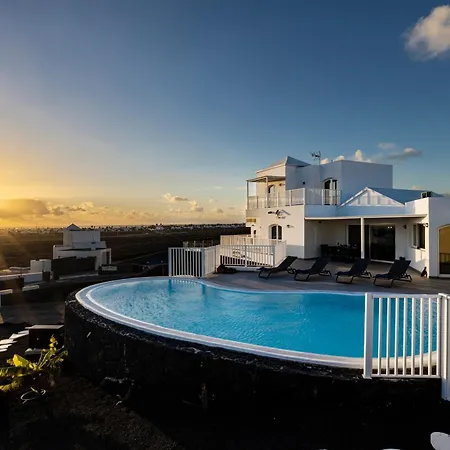 Ocean Views And Relax In Lanzarote Villa